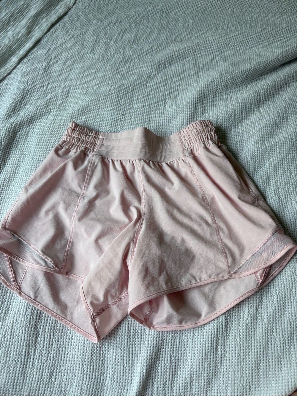 Lululemon hotty hot high rise shorts 4” size 4